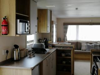 Seal Bay Resort - Pet Friendly 3 Bed 8 birth Family Owned Caravan, Selsey - Selsey - 5