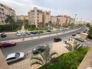 شقة مفروشةومريحةفي مدينتي قريبة من كل الخدمات والحركة - 0