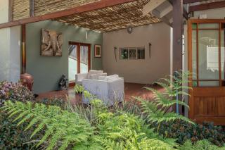 Pool House - 3