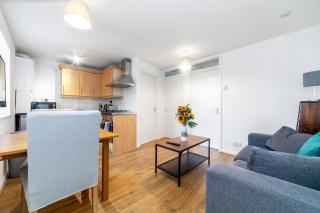 Vibrant 2BR Flat in the heart of Fitzrovia - London - 3