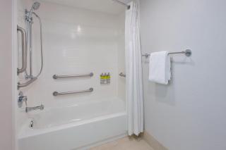 Holiday Inn Express Fairfax-Arlington Boulevard by IHG - Fairfax - 4