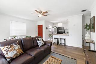 Bright and Spacious 2 BR Apartment - 7