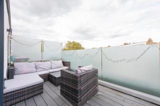Modern large 2 bed near station - Londra - 9
