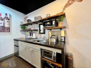 Haven at Hazel ~ Downtown Studio - Demorest - 4