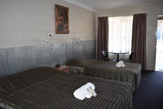 Black Diamond Motel - Blackwater - 8