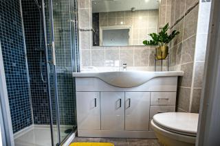 Milton Keynes for Families and Contractors with Private Parking - Milton Keynes - 5