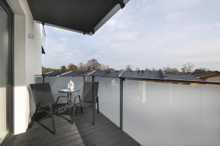 Modern Apartment with Balcony and Parking by Noclegi Renters - Mielno - 7