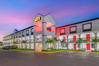 Super 8 by Wyndham Orlando Near Florida Mall - 0