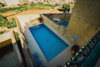 Villa Getaway with Private Pool - Sannat - 9