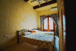 Villa Getaway with Private Pool - Sannat - 7