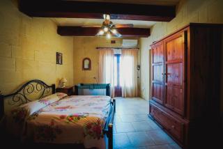 Villa Getaway with Private Pool - Sannat - 5
