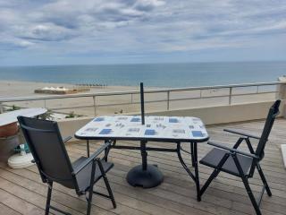 Appartement 5 personnes avec terrasse, parking, WIFI et accès direct à la plage - FR-1-776-86 - 0