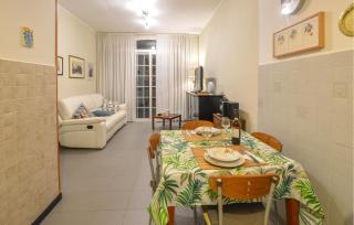2 Bedroom Stunning Apartment In Genova - 9