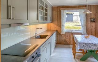 Stunning Apartment In Eidsvåg I Romsdal - - 4