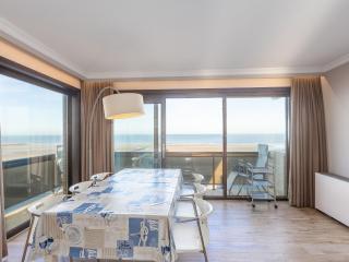 Corner apartment with frontal sea view - 3