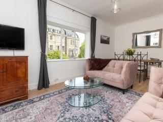 Pass the Keys Central 2 bedroom flat with parking - Bath - 0
