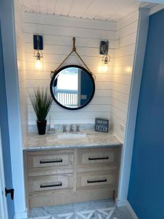 Recently remodeled 4 bedroom Michigan lakehouse! - 2