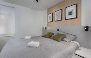 Stunning Apartment In Novi Vinodolski With Wifi - 3