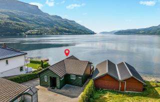 3 Bedroom Beach Front Apartment In Sandeid - 4