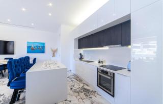 Amazing Home In Komarna - Komarna - 4