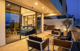 Amazing Home In Komarna - Komarna - 8