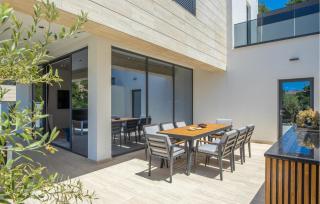 Amazing Home In Komarna - Komarna - 7