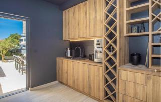 Amazing Home In Komarna - Komarna - 5