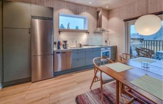 1 Bedroom Lovely Apartment In Ödsmål - 4