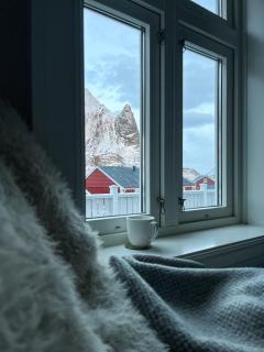 Husly Reine - your home with Reinebringen view - 1