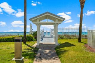 Sterling Sands Beach Resort by Panhandle Getaways - 4