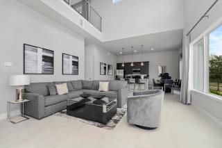 Spacious Modern Condo with Pool Table Rooftop Terrace and Large Loft Reunion Resort near Disney at Spectrum Resort Orlando - 9