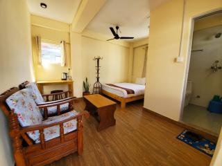 Santoshi Guest House and Yoga Center - 8
