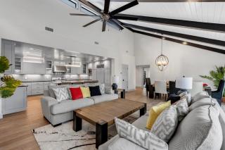 101 On The Point - Concierge Services - Horseshoe Bay - 1