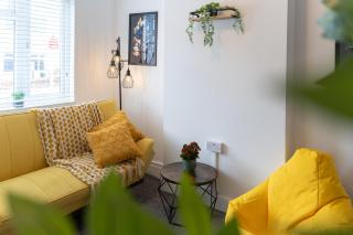 Open Mind Property - Luxury 3 Beds & Free Parking - 0
