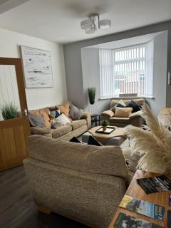 Modern, spacious and Central Location - Aberdare - 0