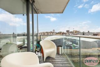 Stunning High Rise Apartment w Balcony, WFH Desk - 6