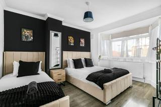 Luxury Large House With Games Room Sleeps Up to 12 - Feltham - 6