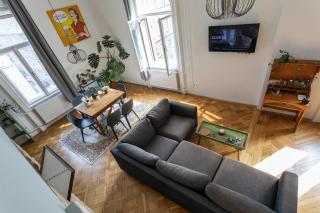 BudapeStayz - Izabella Studios - 2