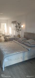 U zlatého křížku - 8