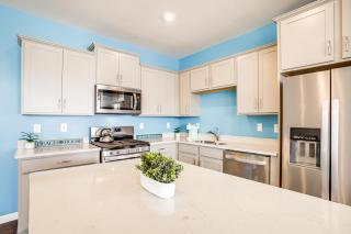Millville Townhome with Pool Access and Beach Shuttle! - Millville - 4