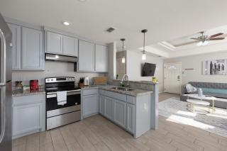 Cozy 3 Bed 2 Bath Apartment, Near Shopping Plazas, Expressway and Free Parking - Edinburg - 9