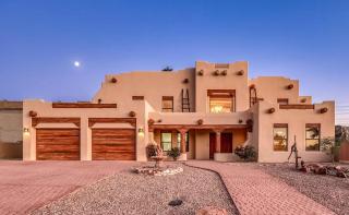 Gorgeous 6-bedroom Hacienda, Lake Views, Pool! - Lake Havasu City - 0