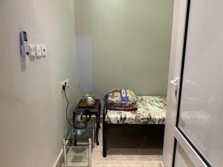 شقة صغيرة بدورة مياه ( غرفة سائق) النرجس ٢٤ - 2