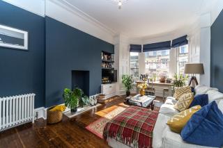 Montgomery Large 2 Bedroom Flat - 5 Mins Walk to City Centre - Edinburgh - 0
