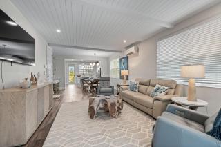 Coastal Escape at Hunter's Point - 1