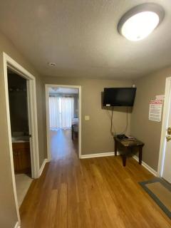 Studio D Sleep 6- Bachelor/Bachelorette Parties! - 6