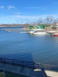 Studio D Sleep 6- Bachelor/Bachelorette Parties! - Lake Ozark - 4