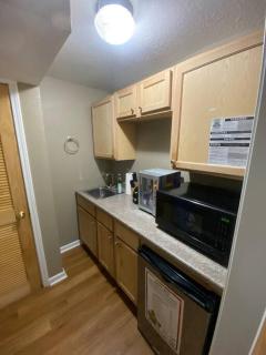 Studio D Sleep 6- Bachelor/Bachelorette Parties! - Lake Ozark - 1
