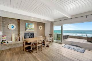 ON THE SAND!! Private Beach! OCEAN FRONT HOT TUB!! - 4