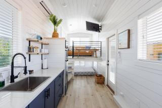 modern home with private hot tub - Apple Valley - 8